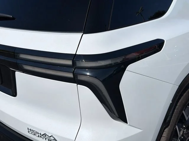 Used 2026 Polar White Tricoat Chevrolet High Country image 10