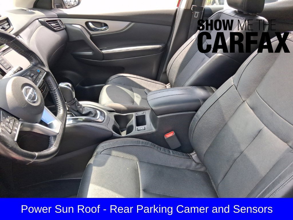 Used 2020 Red Nissan SL image 19