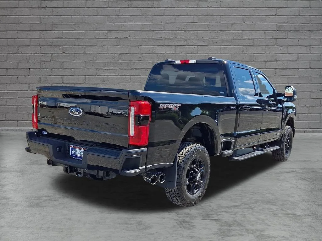 Used 2023  Ford XL image 11