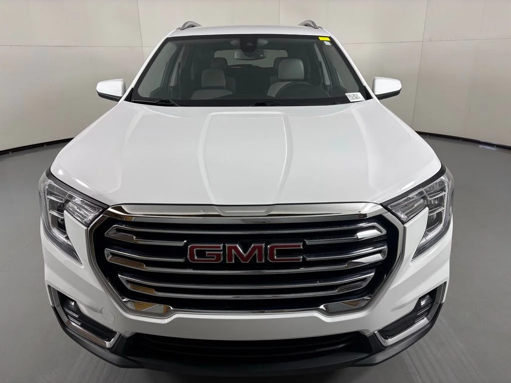 Used 2024 White GMC SLT image 3