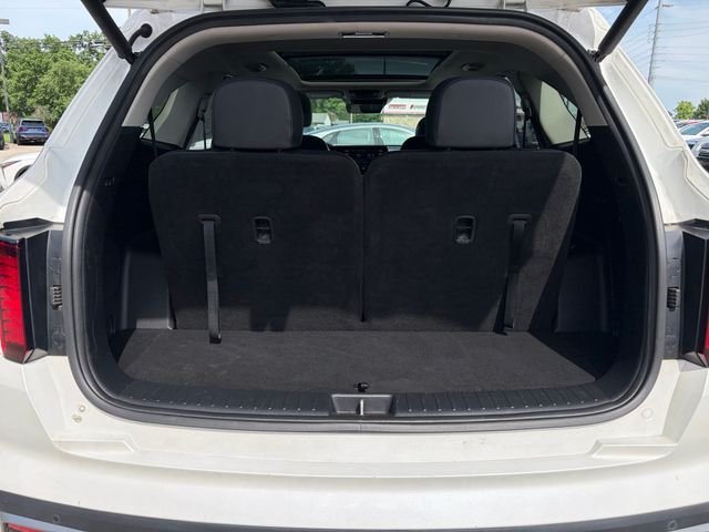 Used 2021 Snow White Pearl Kia EX image 18