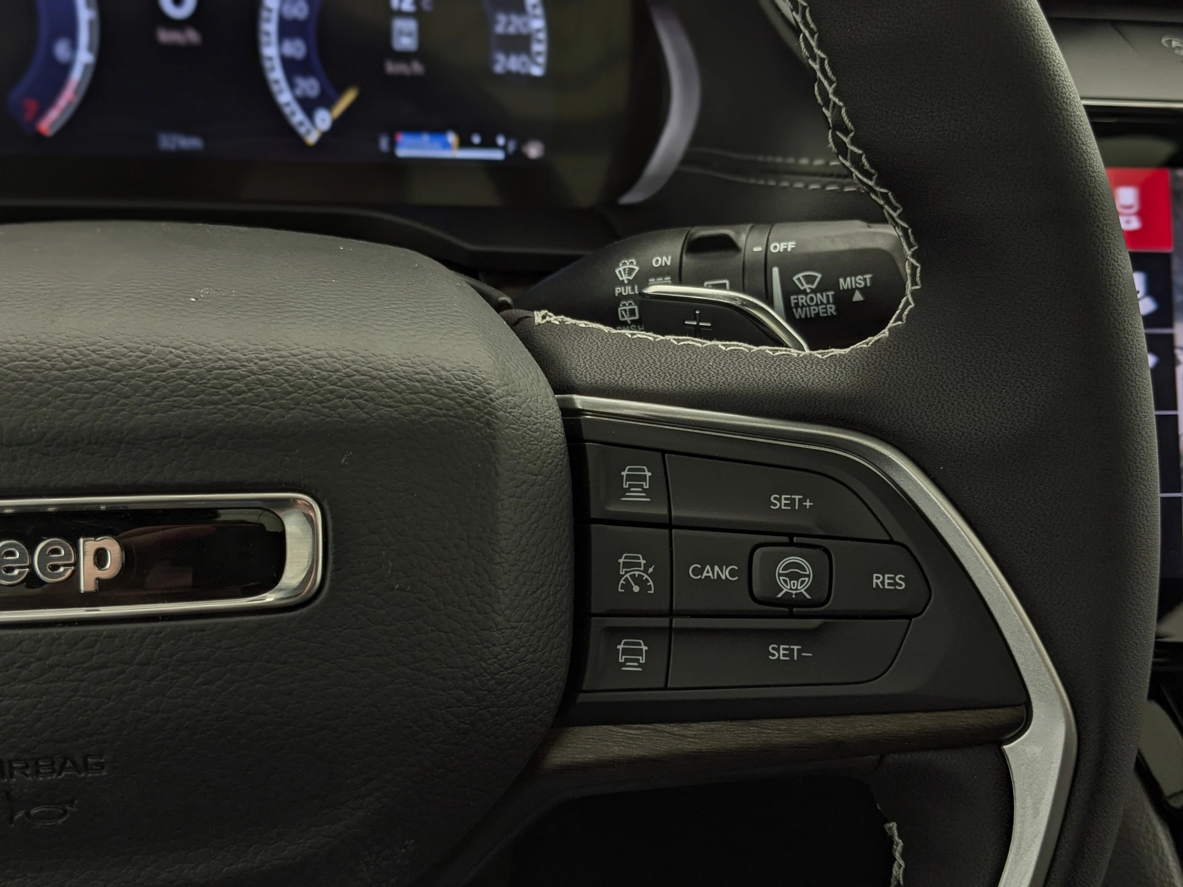 New 2026 Grey Jeep Limited - -Panoramic Sunroof - Limited Altitude Pack - 20 Gloss Black Wheels - Luxury Tch II & More image 18