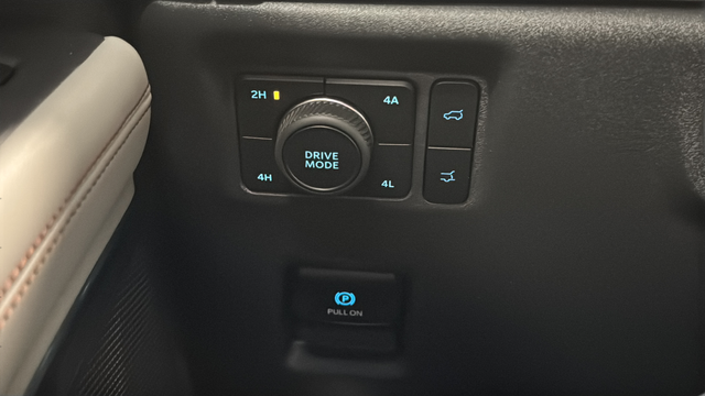 Used 2025 Agate Black Metallic Ford Active image 34