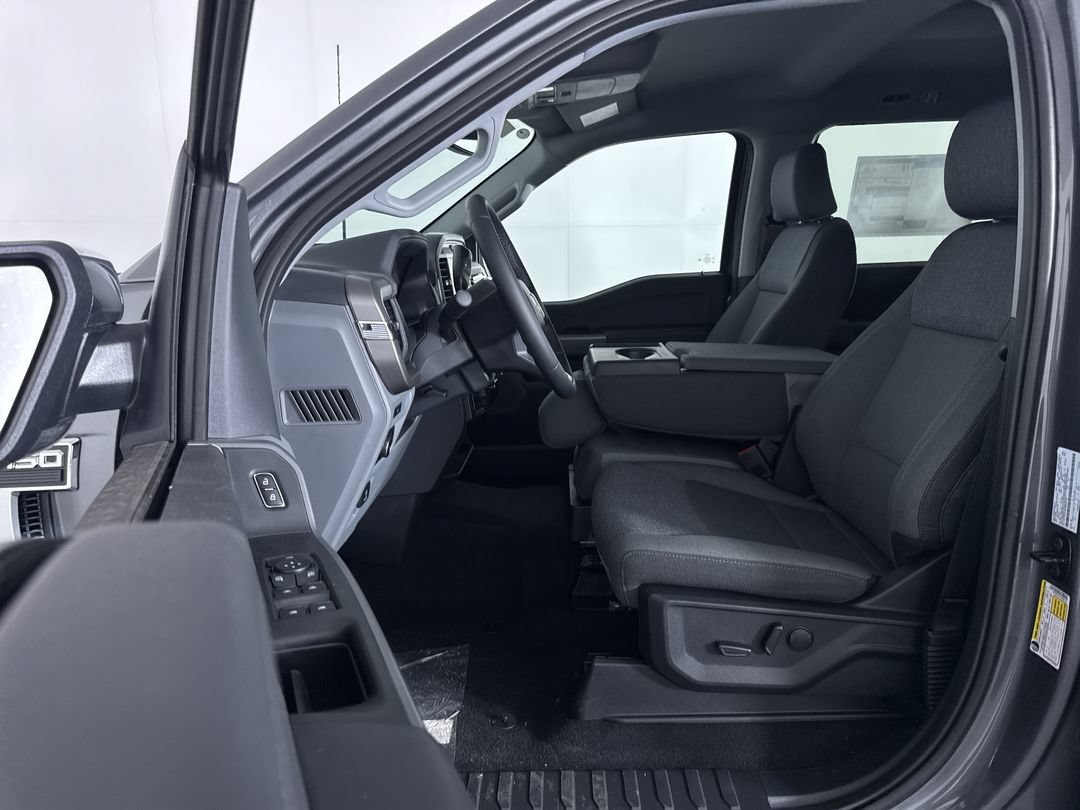 New 2026 Carbonized Gray Metallic Ford XLT image 15