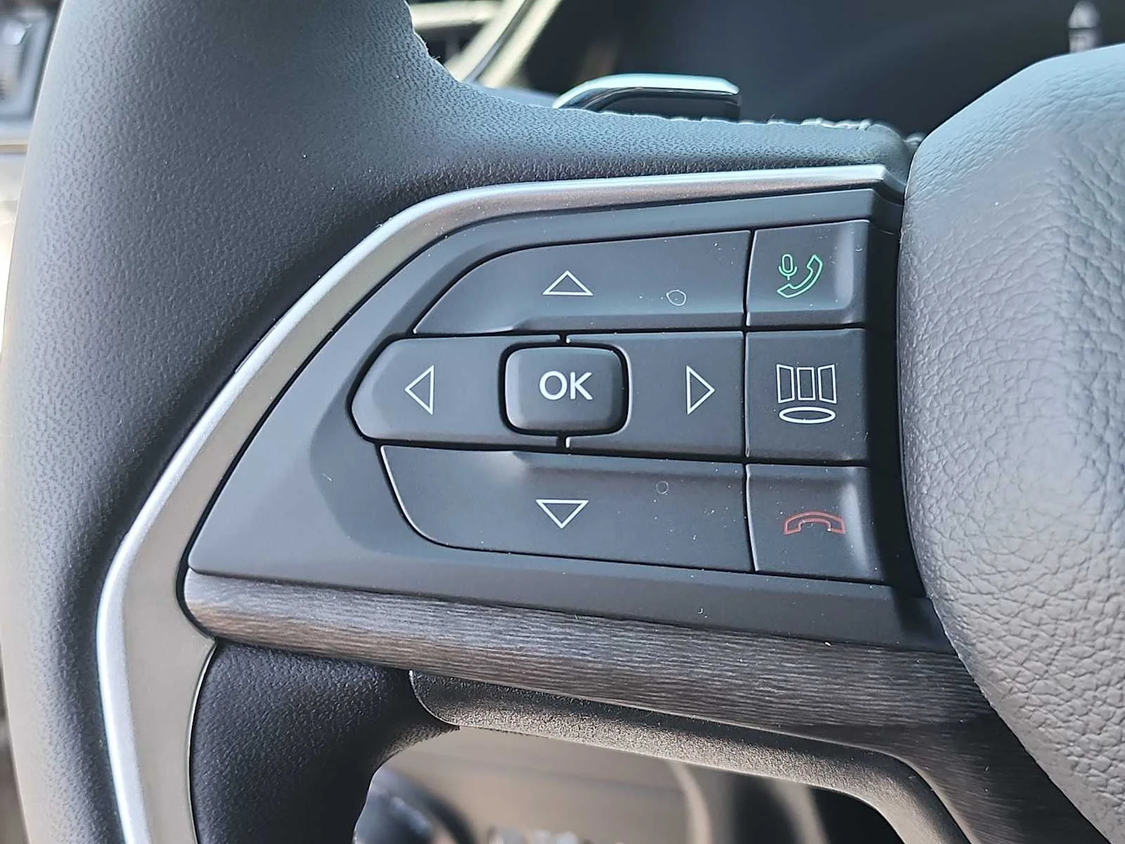 New 2026 Baltic Gray Metallic Clearcoat Jeep Laredo Altitude image 27