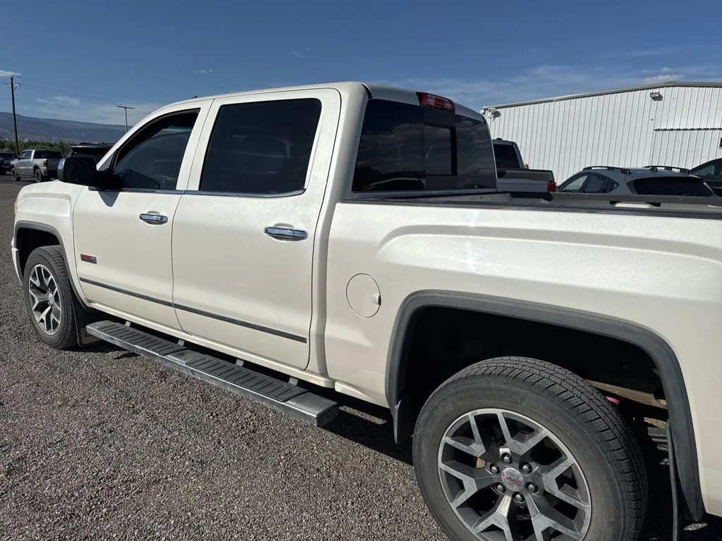 Used 2015 White Diamond Tricoat GMC SLT image 11