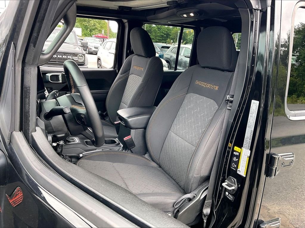 Used 2024 Black Clearcoat Jeep Mojave image 9
