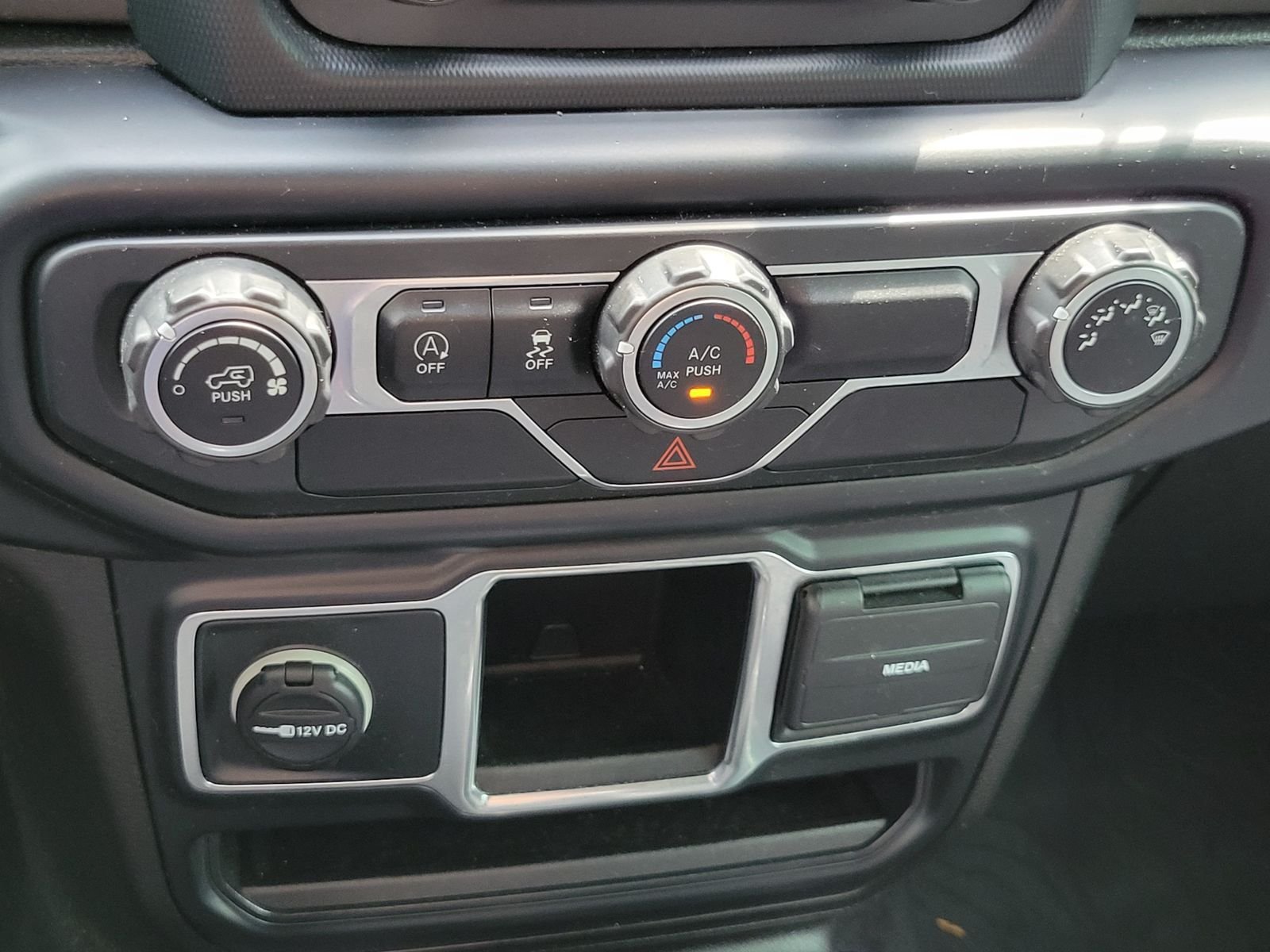 Used 2019 White Jeep Unlimited Sport image 22