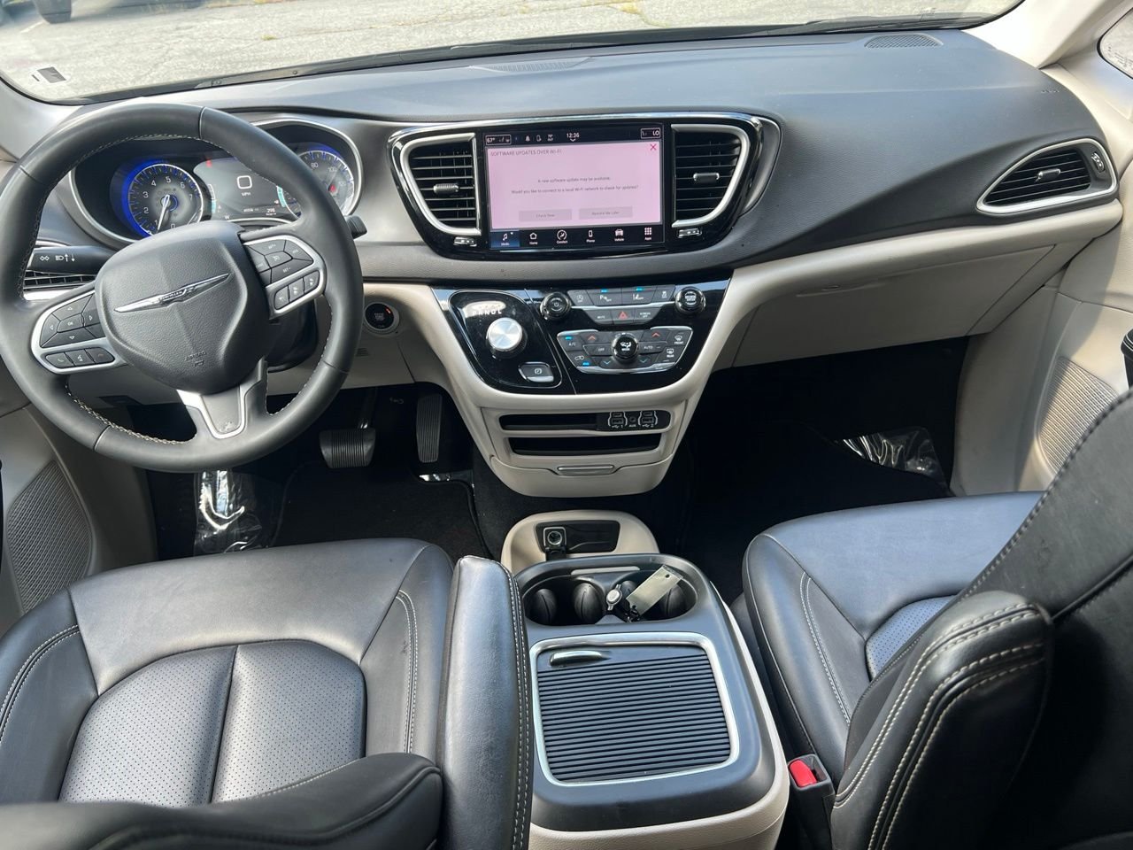 Used 2024 Black Chrysler Touring L image 20