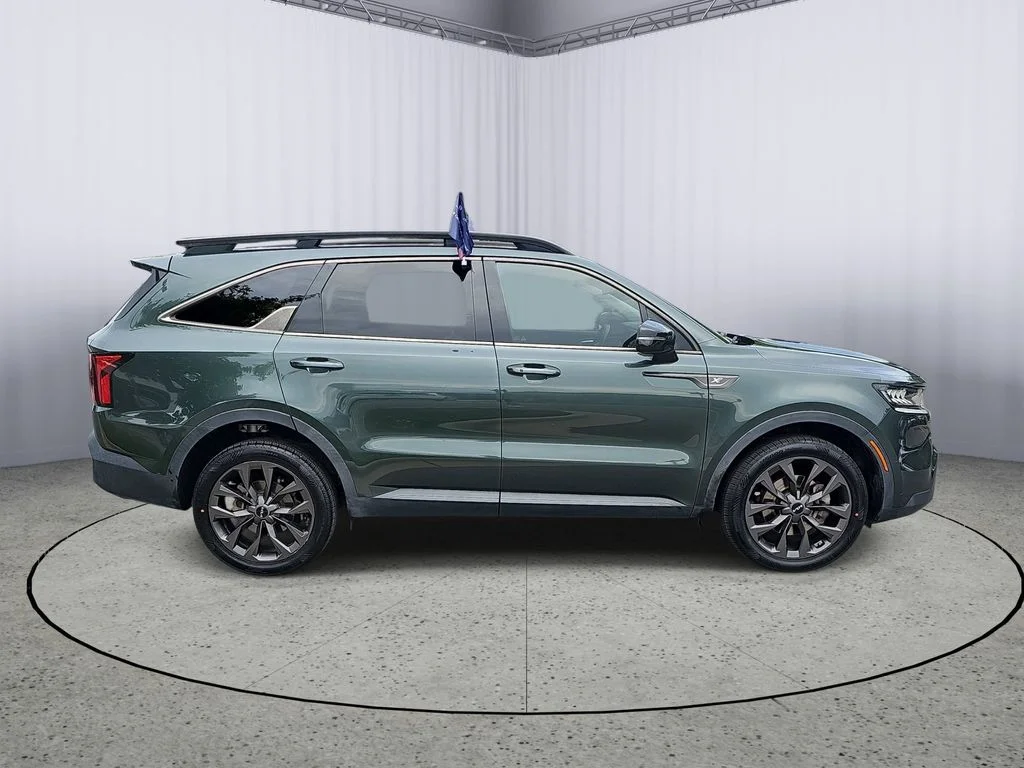 Used 2022 Green Kia X-Line EX image 2