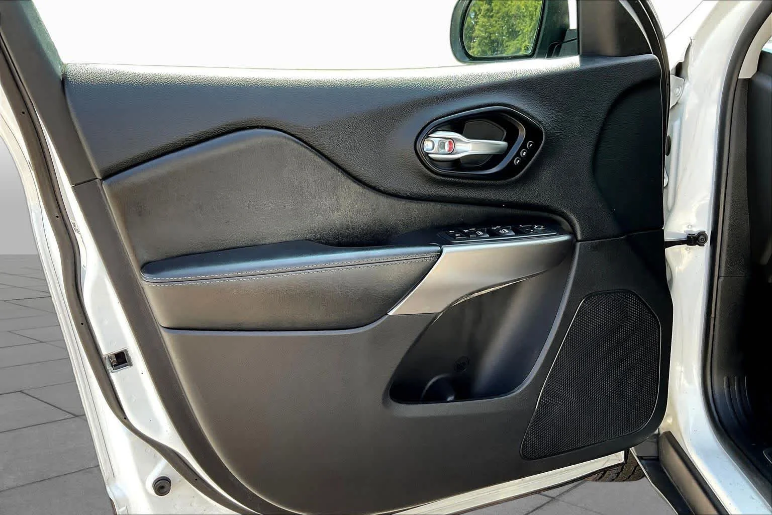 Used 2020 Bright White Clearcoat Jeep Limited image 20