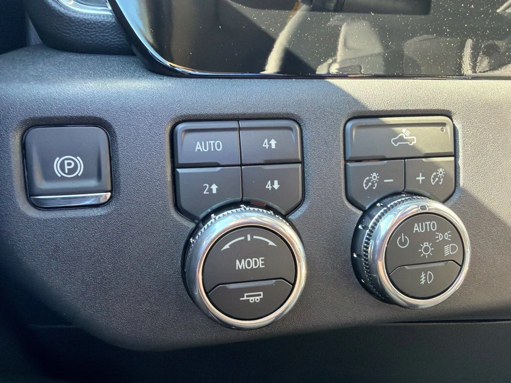 New 2026 Summit White GMC Elevation image 22