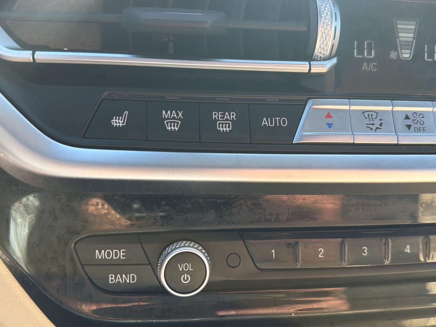 Used 2022 Jet Black BMW xDrive30i image 27