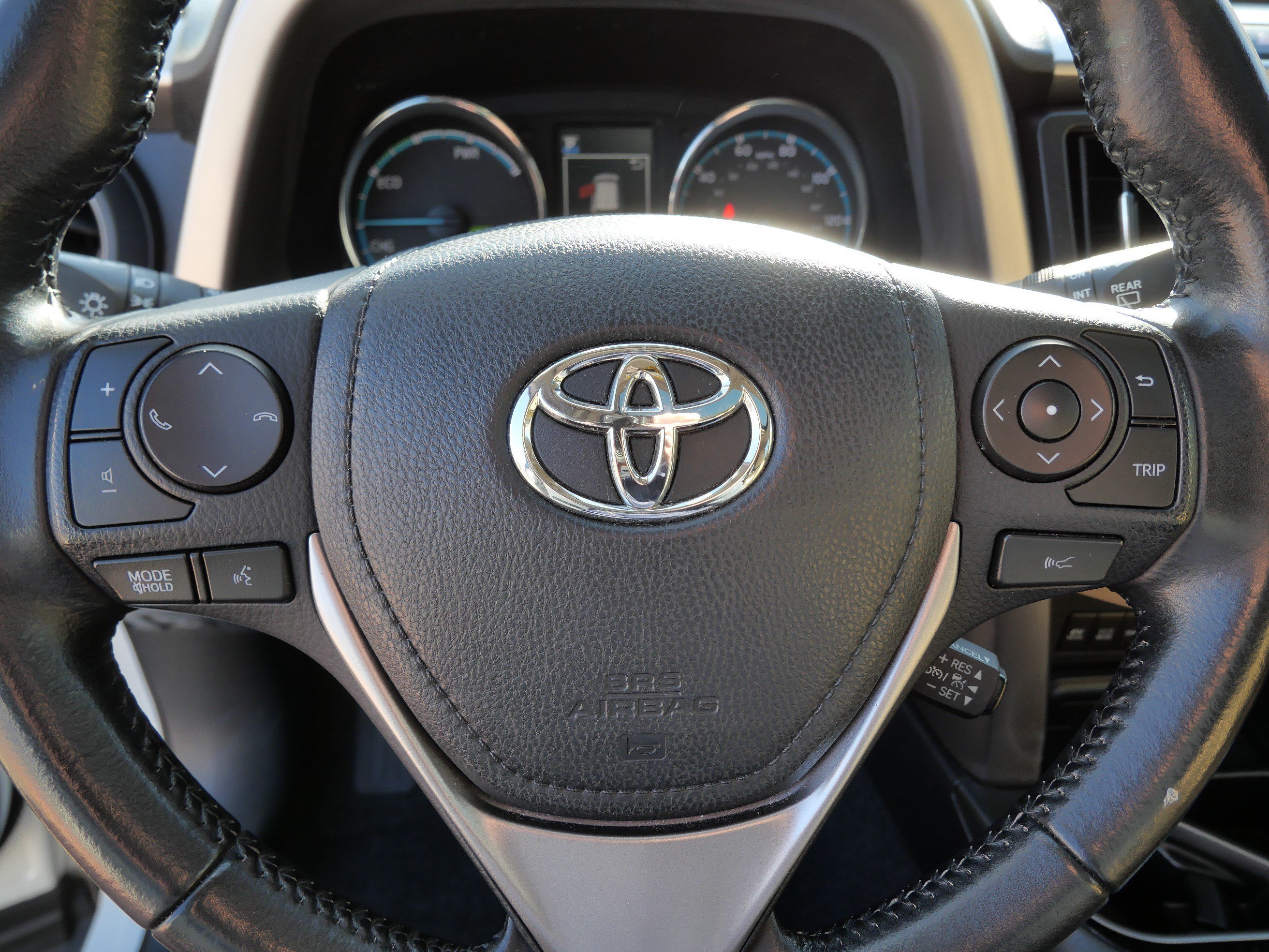 Certified Used 2018 Blizzard Pearl Toyota Hybrid Limited image 25