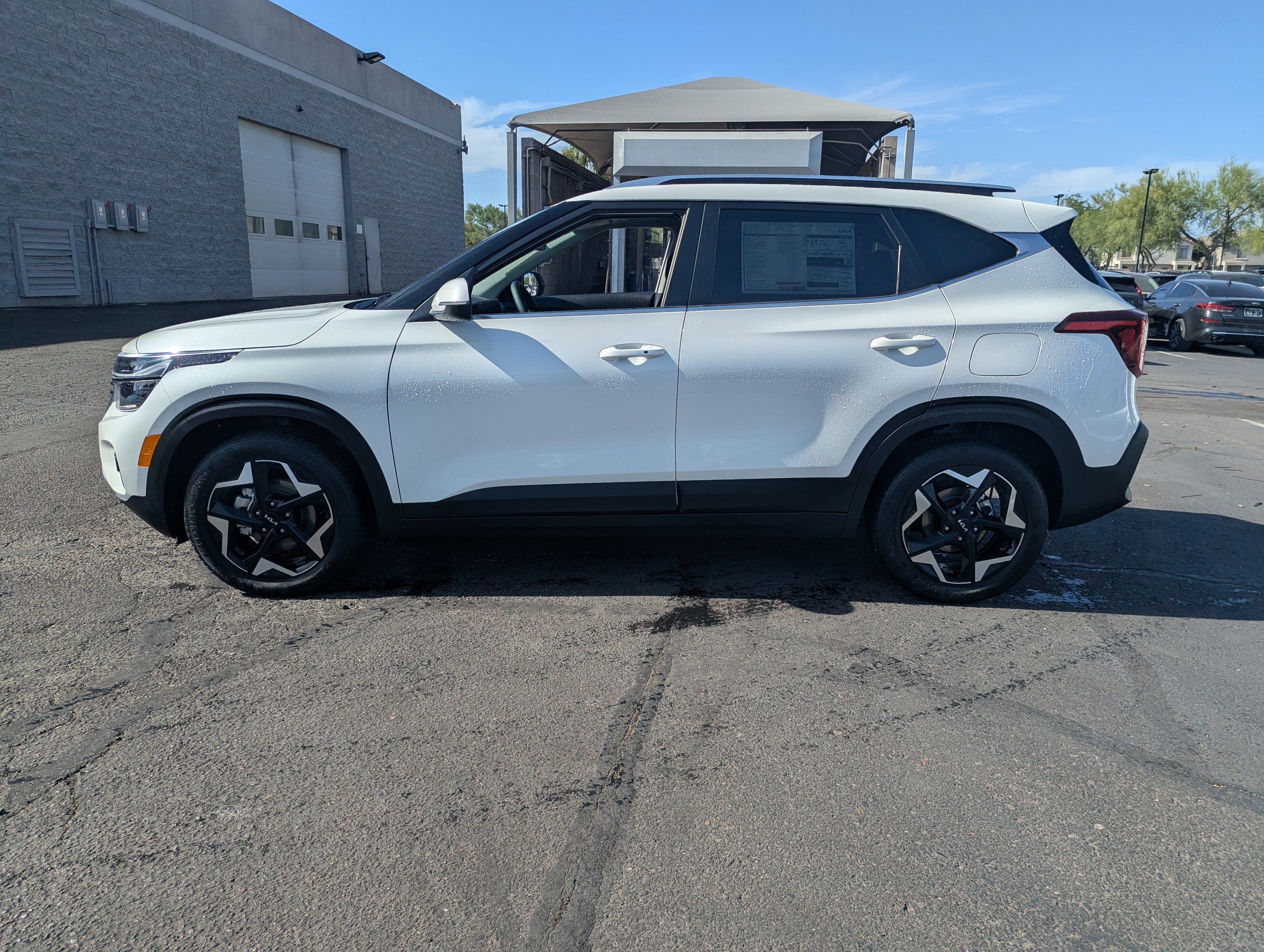 New 2026 Snow White Pearl Kia EX image 5