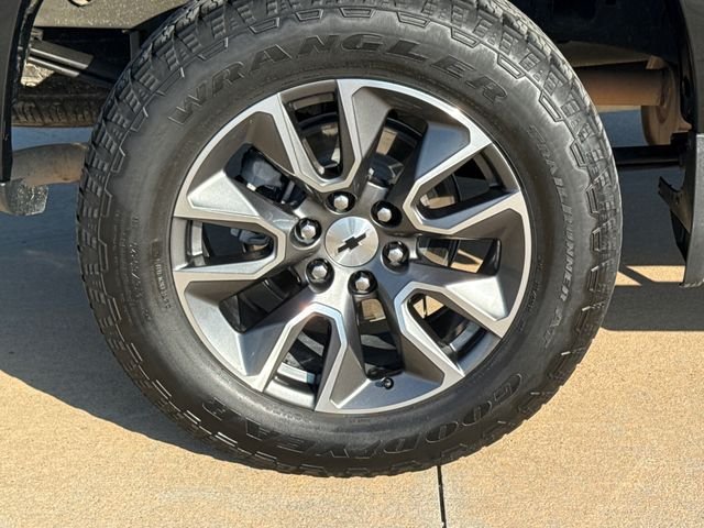 Used 2025 Black Chevrolet RST image 9