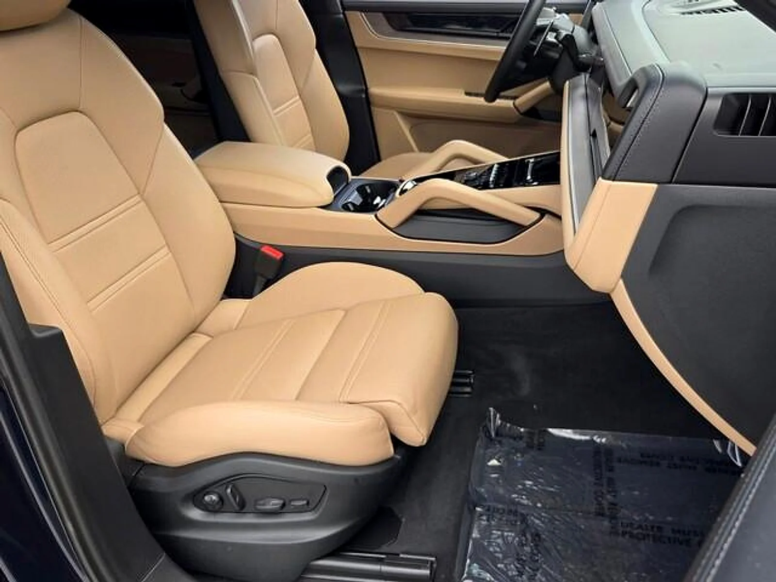 Used 2025  Porsche  image 16