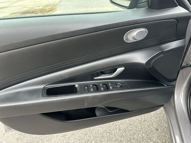 Used 2021 Silver Hyundai SEL image 17