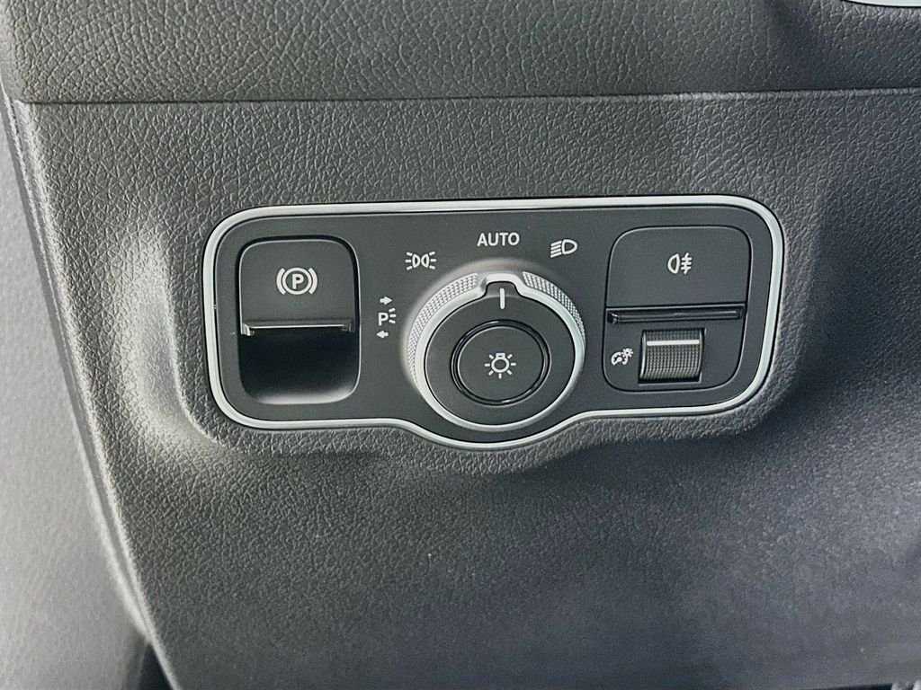 Certified Used 2026  Mercedes-Benz GLB 250 image 10
