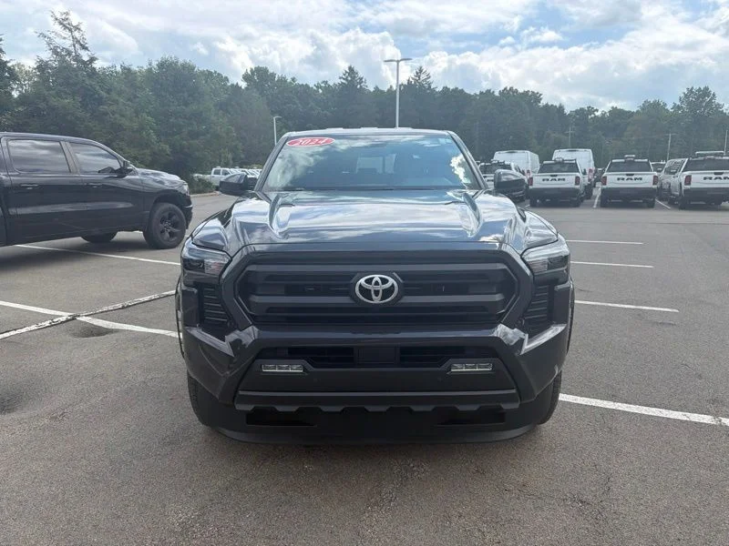 Used 2024  Toyota SR5 image 8