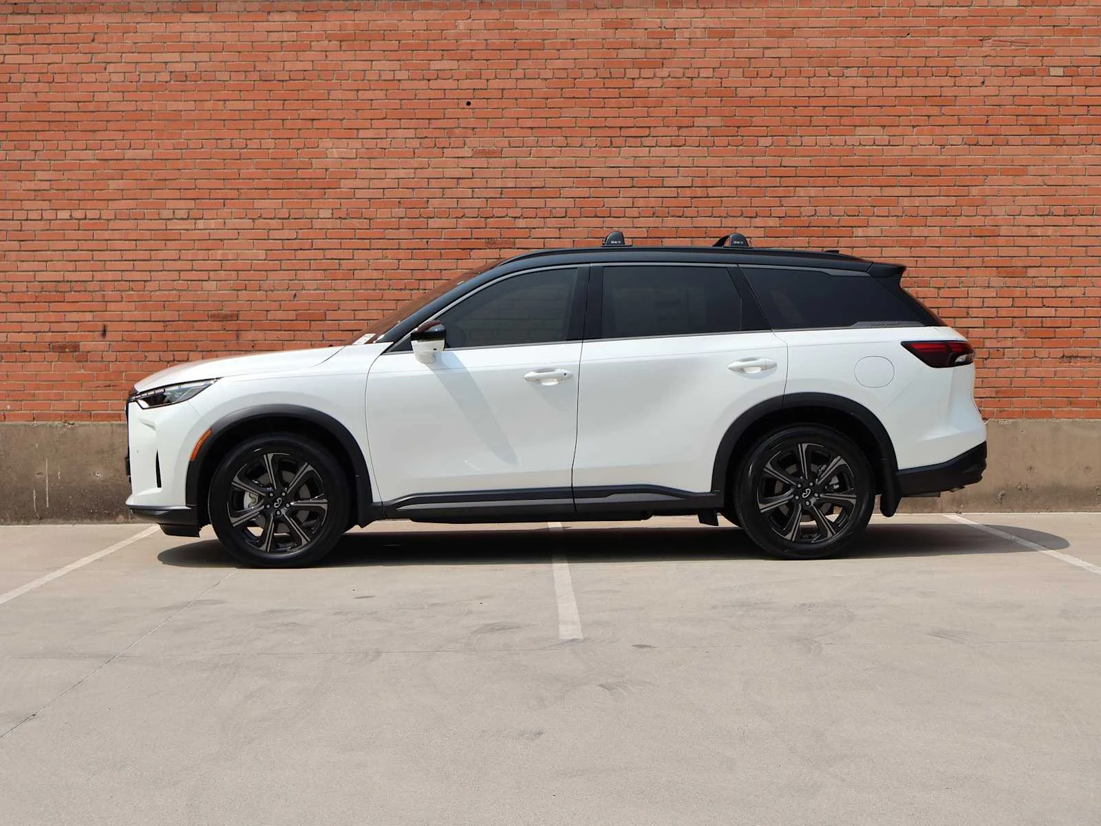 New 2027 2T RAD WHT INFINITI Autograph AWD image 7