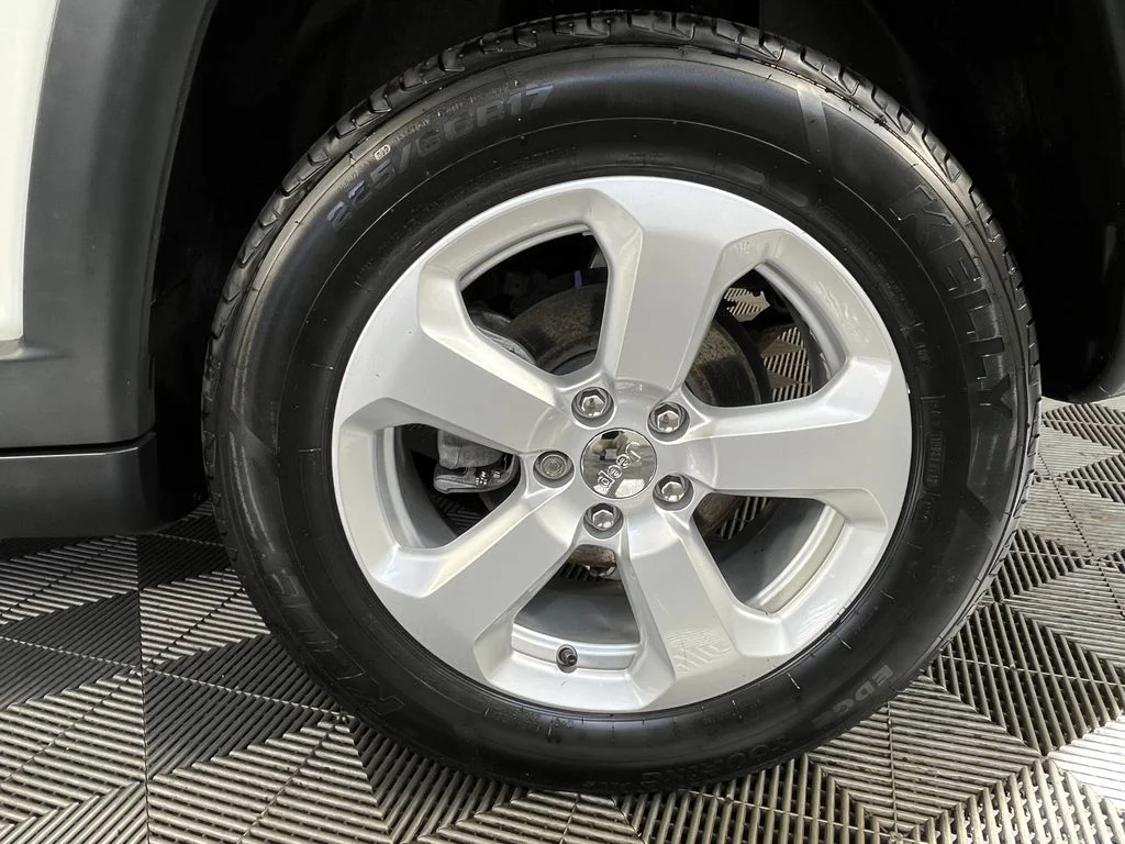 Used 2020 White Jeep Latitude image 15