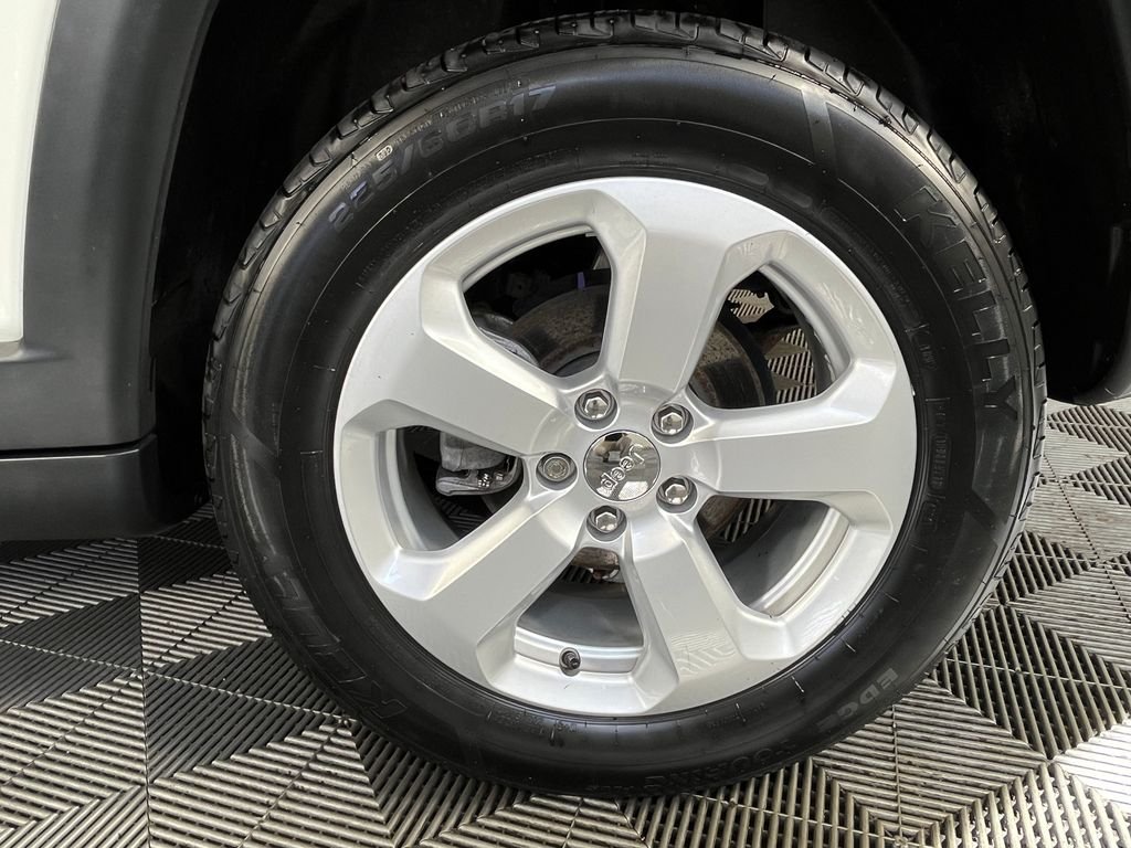 Used 2020 White Jeep Latitude image 15