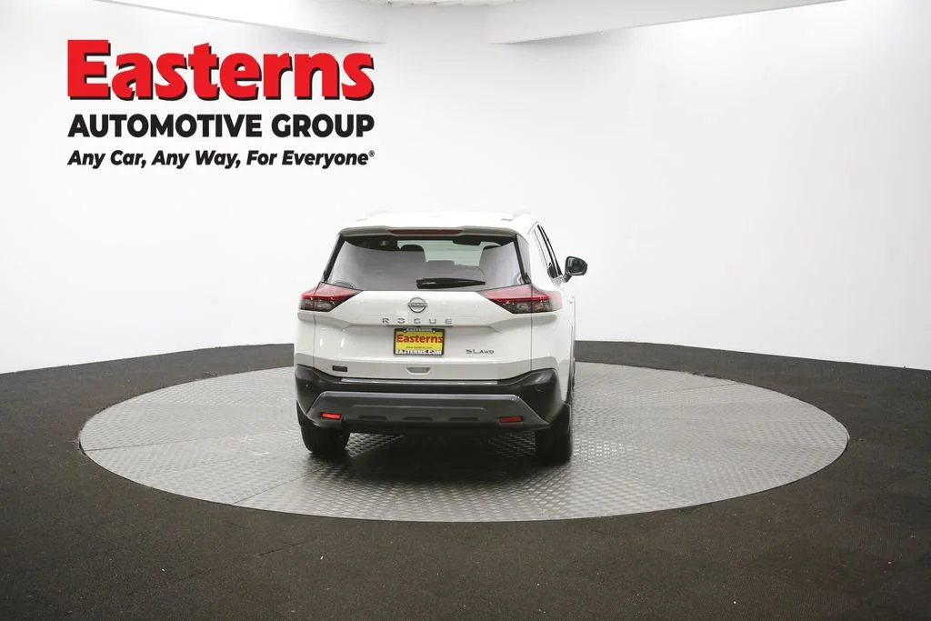 Used 2022 White Nissan SL image 39
