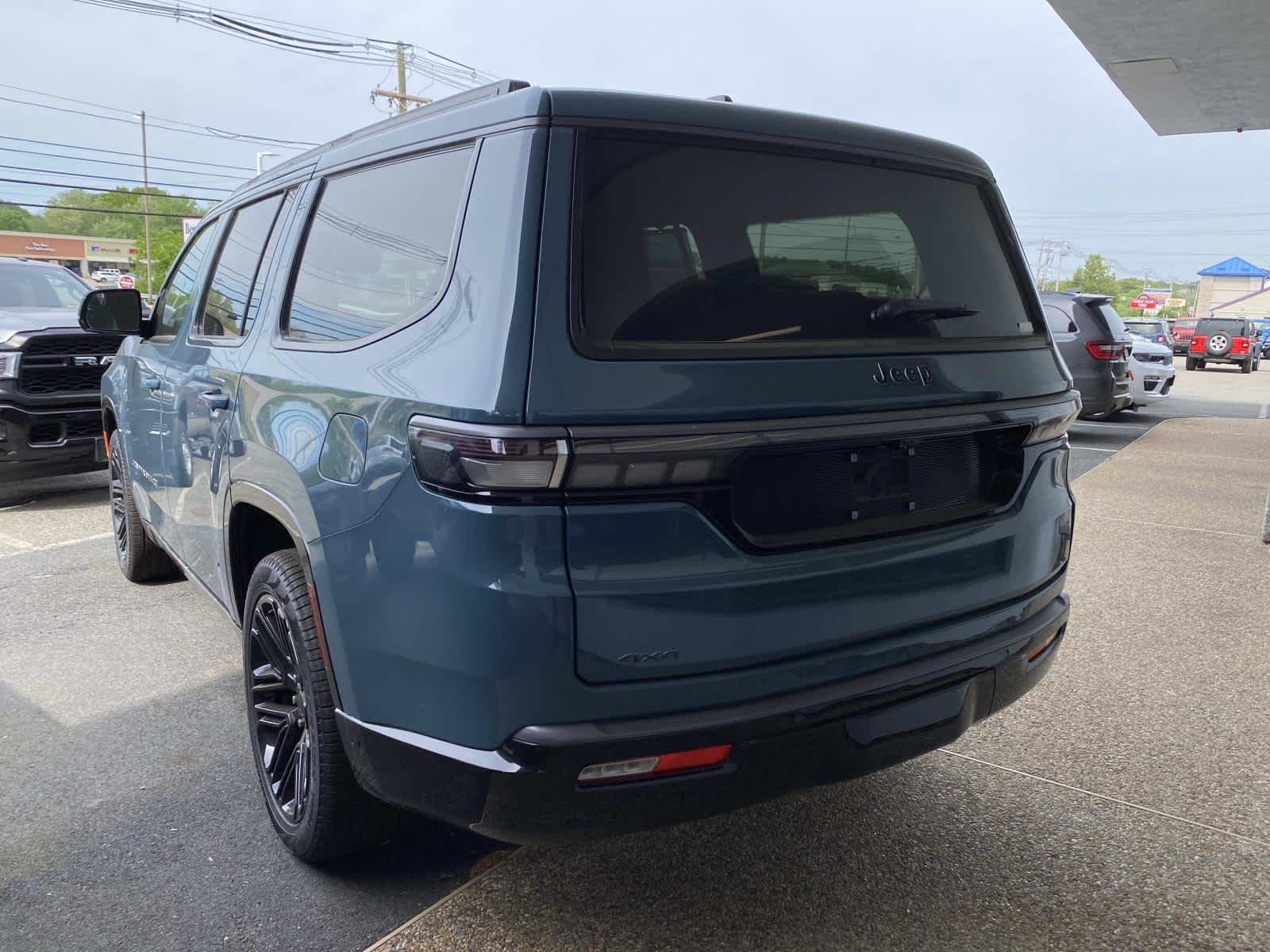 New 2026 Steel Blue Exterior Paint Jeep Limited Reserve image 3