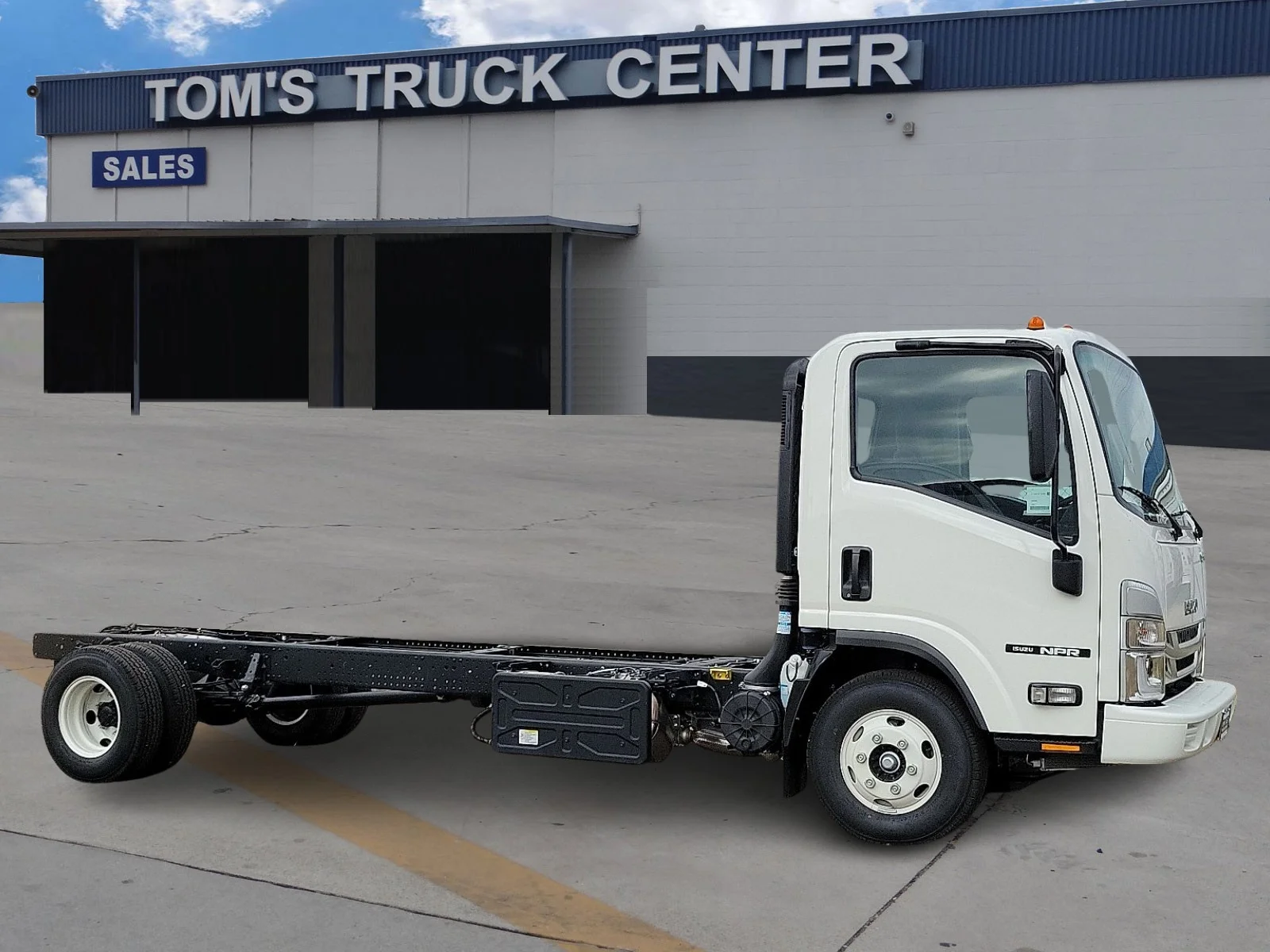 2024 Isuzu NPR-HD's photo