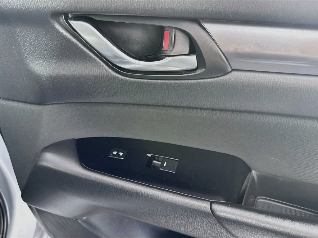Used 2019 Sonic Silver Metallic Mazda Sport image 27