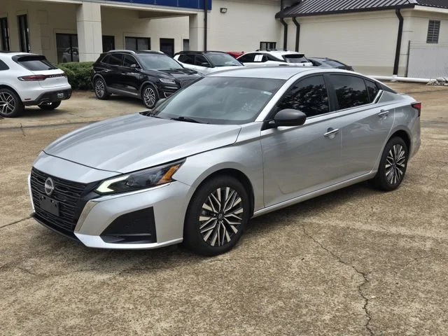 Used 2024 Brilliant Silver Metallic Nissan 2.5 SV image 2