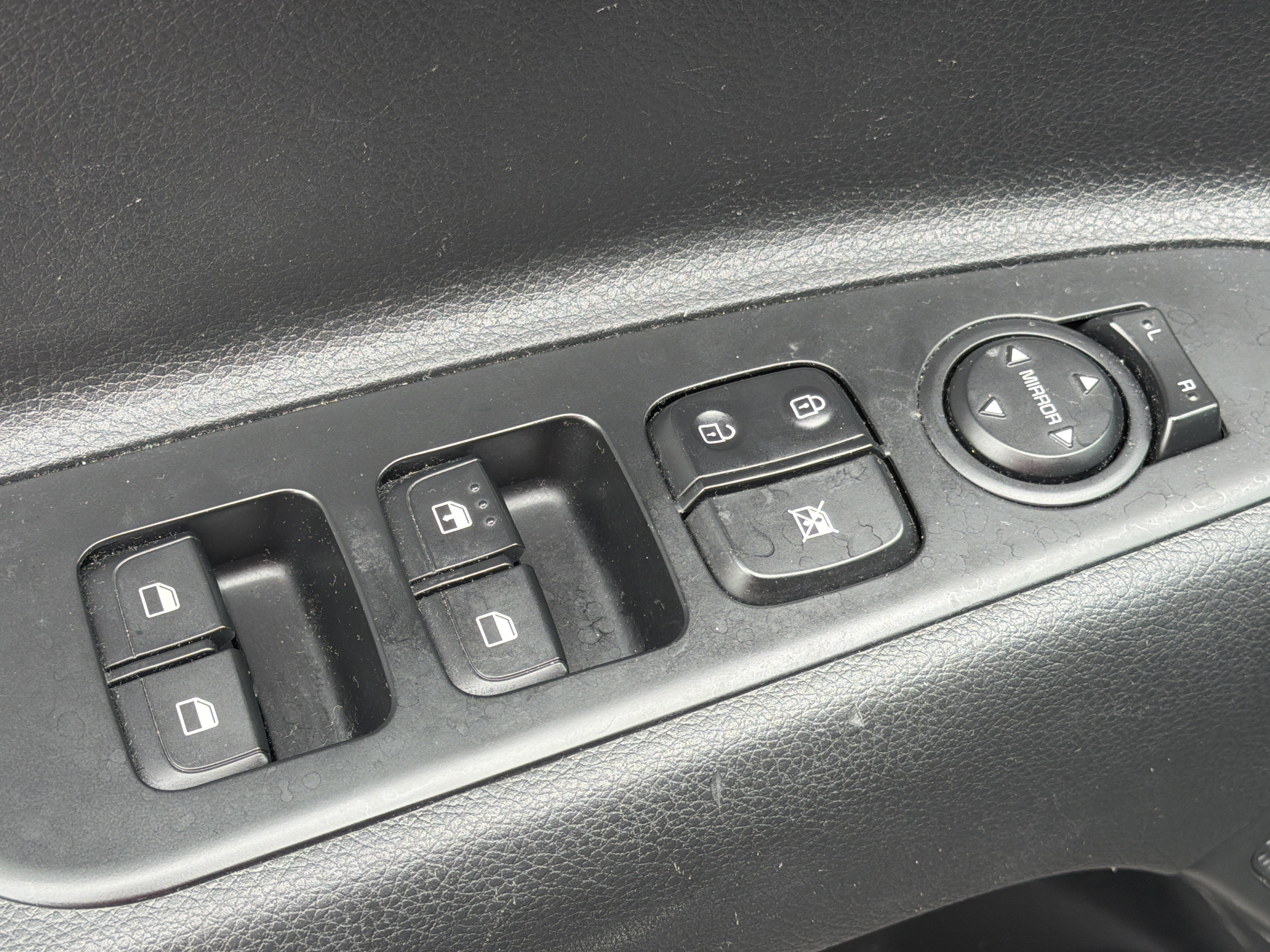 Used 2023 Aurora Black Kia LX image 5
