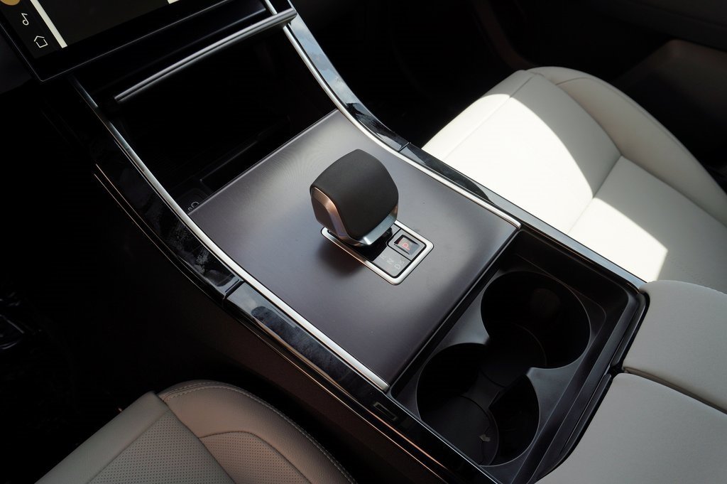 2026 LAND ROVER RANGE ROVER VELAR - Image 25