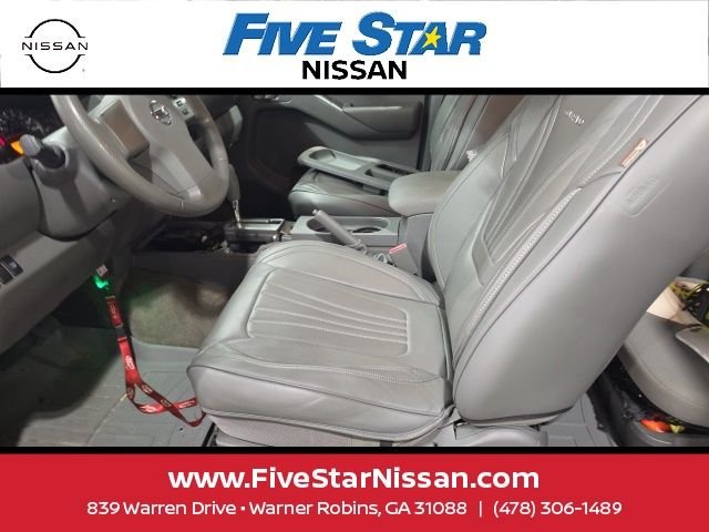 Used 2010 White Nissan SE image 15