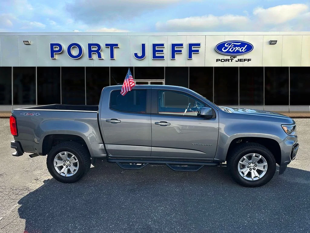 Used 2021 Steel Metallic Chevrolet LT image 4