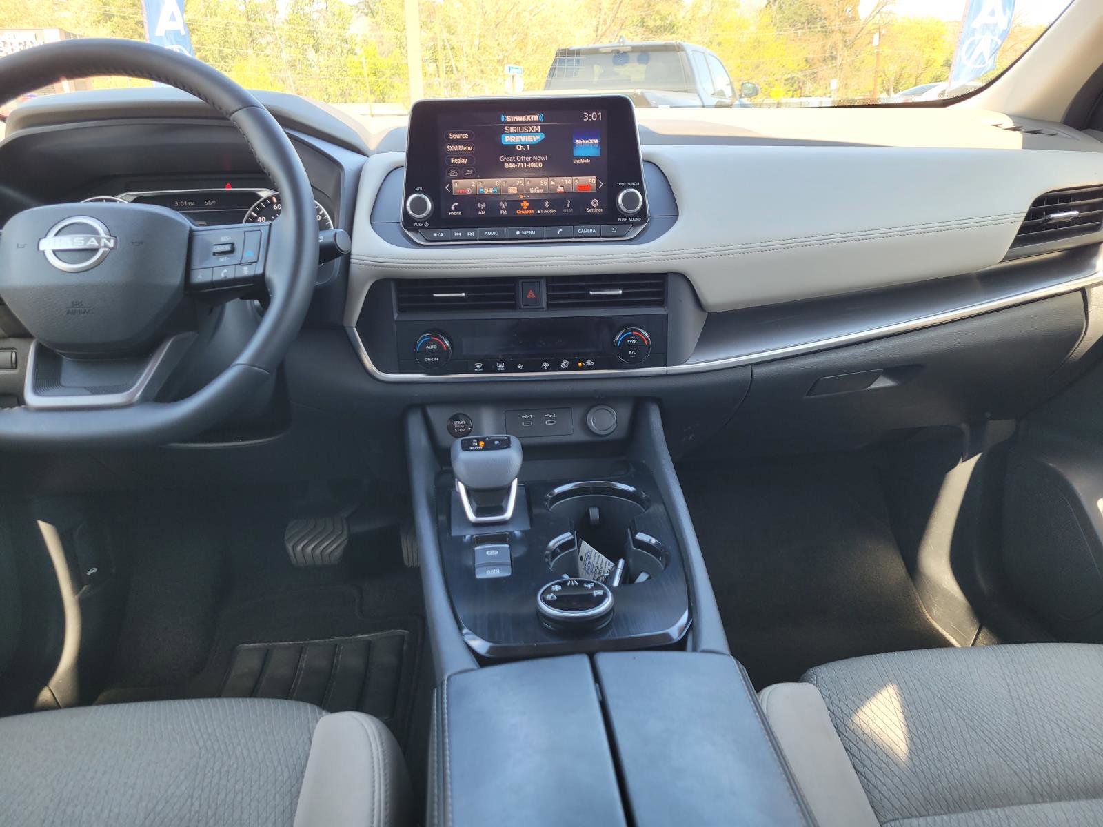 2025 Nissan Rogue SV - Photo 15