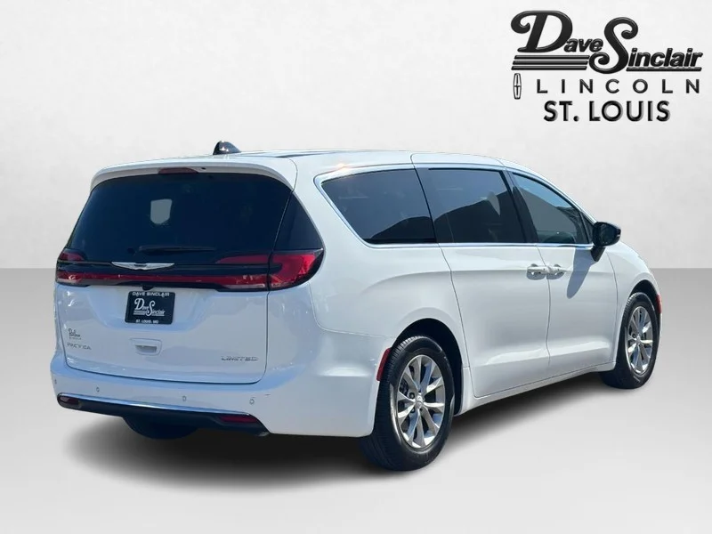 Used 2026 White Chrysler Limited image 3