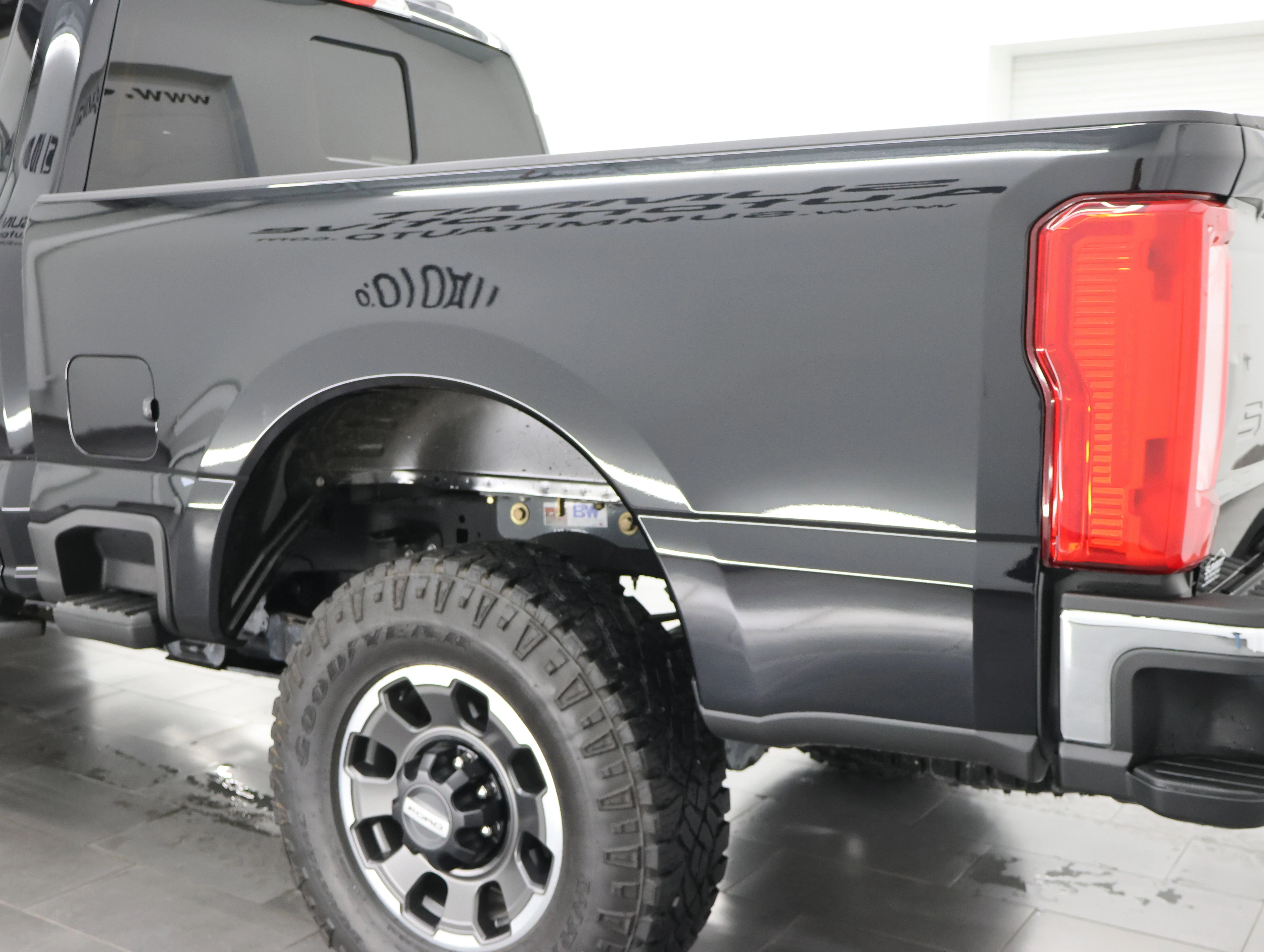 Used 2024 Agate Black Metallic Ford XLT image 27