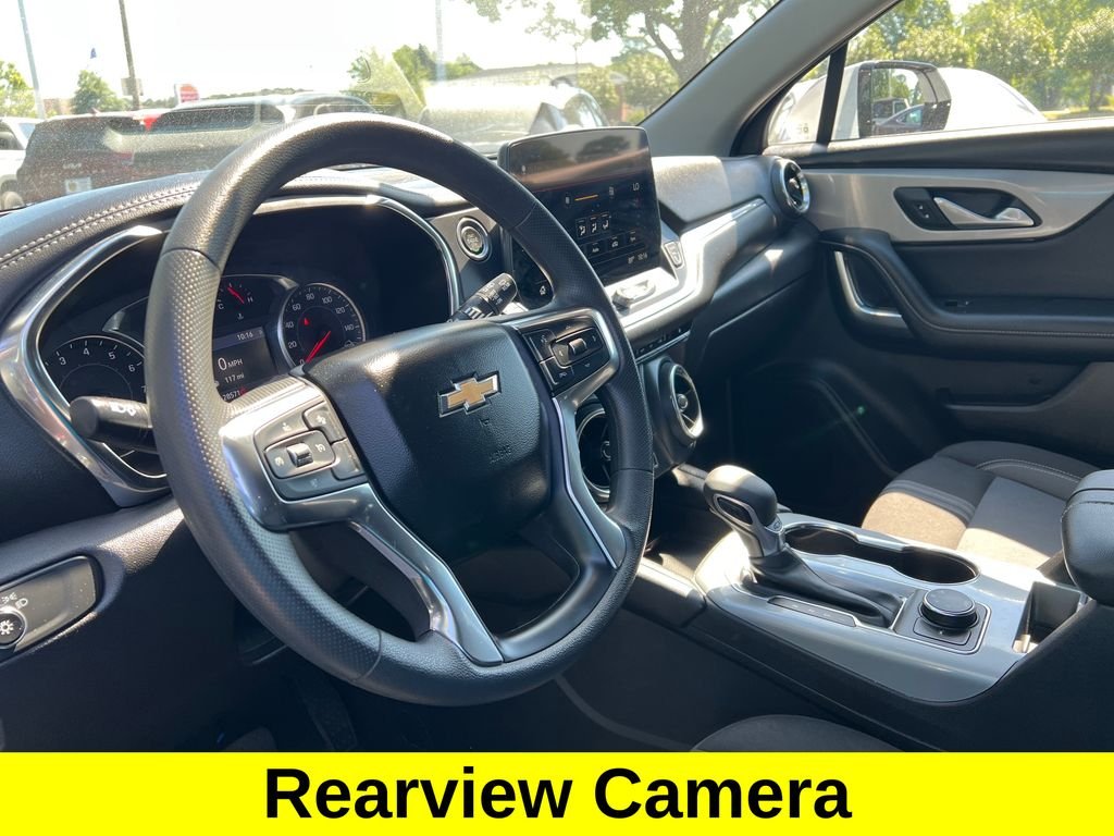 Used 2025 Summit White Chevrolet LT image 4