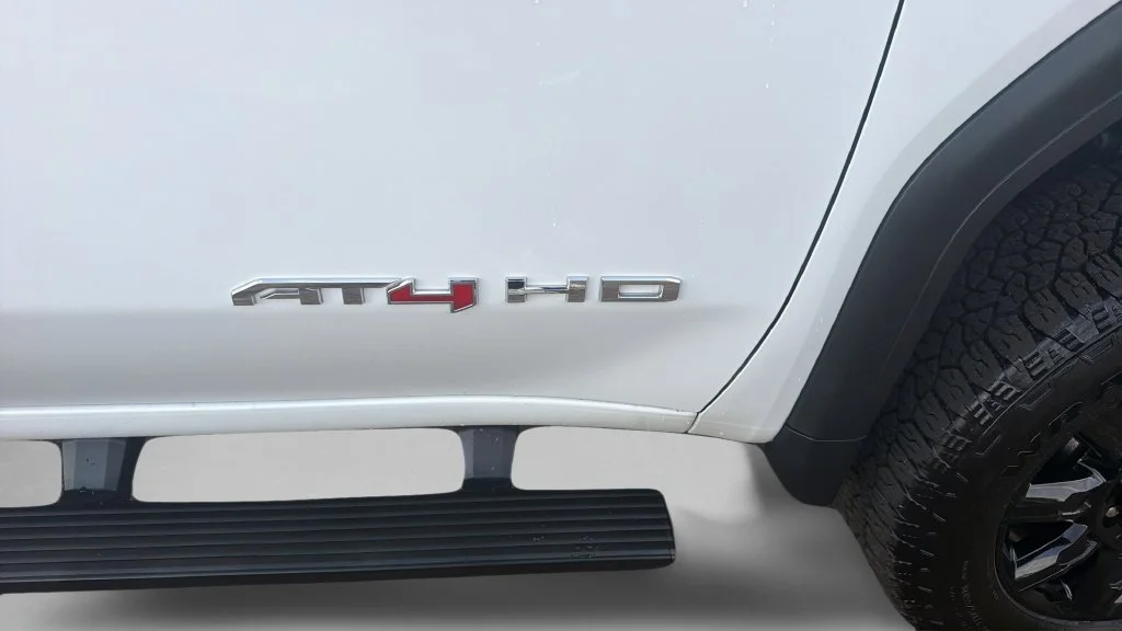 Used 2024 White GMC AT4 image 31