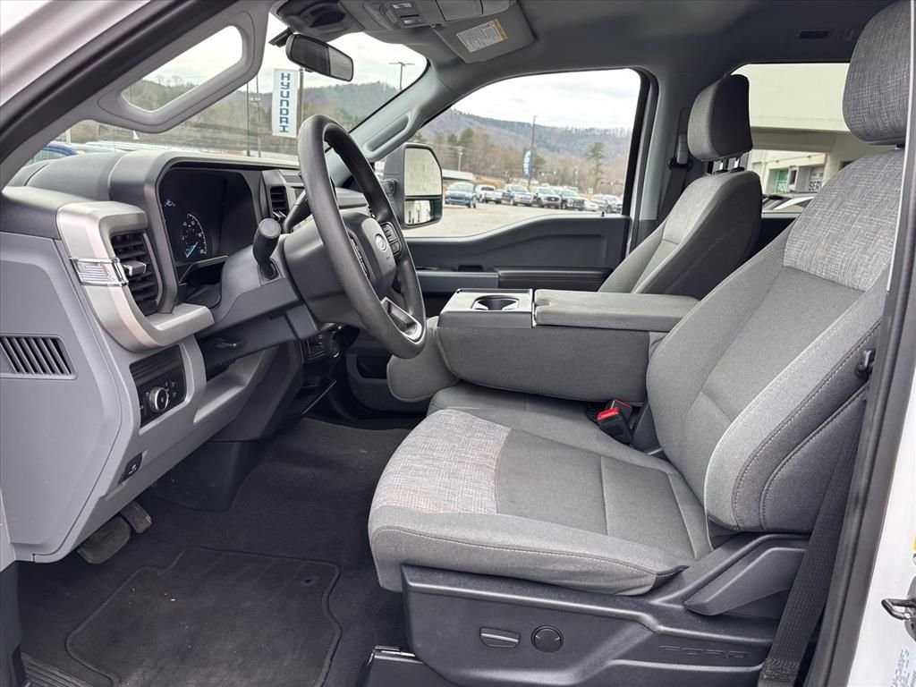 Used 2025 Oxford White Ford XLT image 9