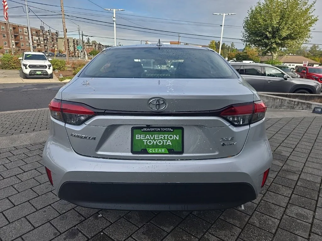 New 2027 Classic Silver Metallic Toyota Hybrid XLE image 4