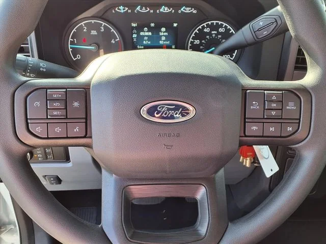 New 2024 Oxford White Ford XLT image 15