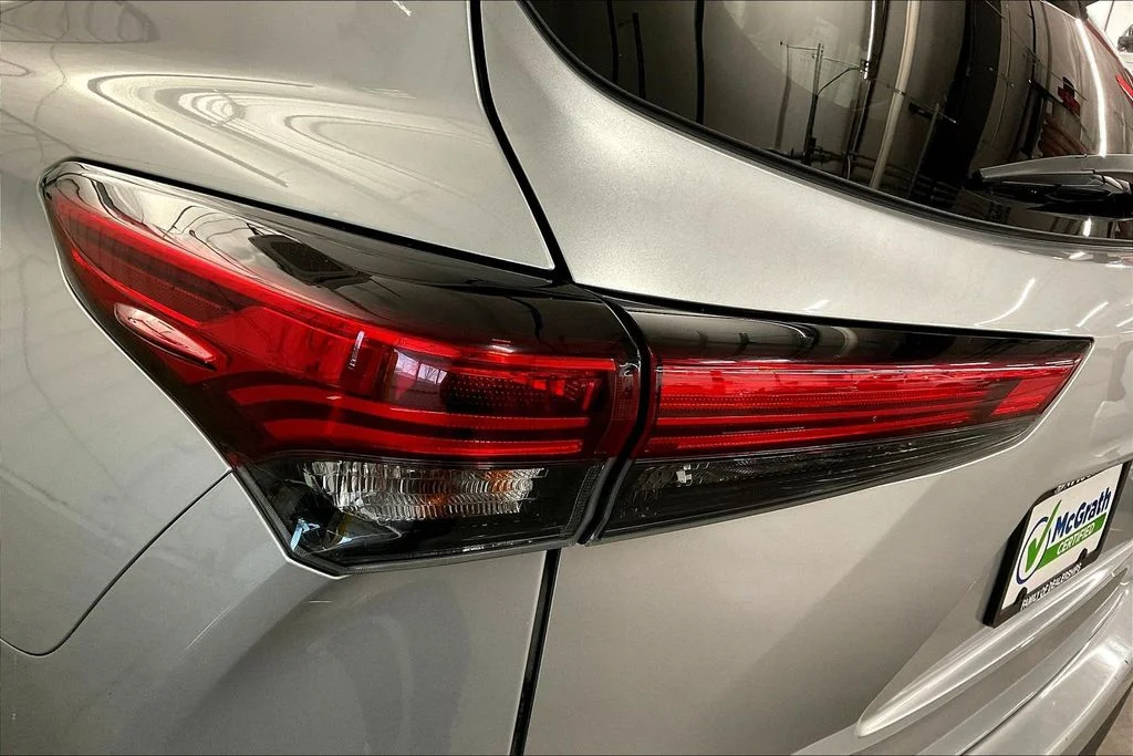 Used 2022 Silver Toyota XLE image 35