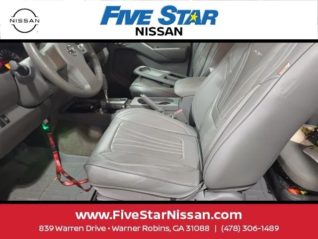Used 2010 White Nissan SE image 15