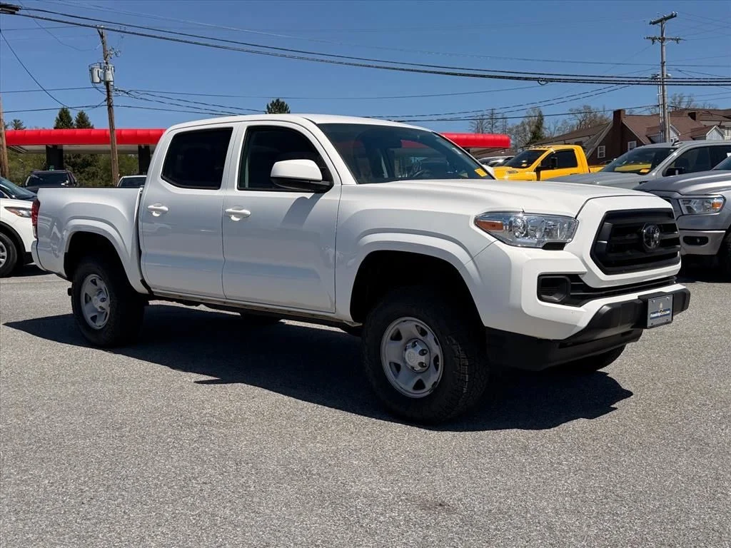Used 2023 White Toyota SR image 16