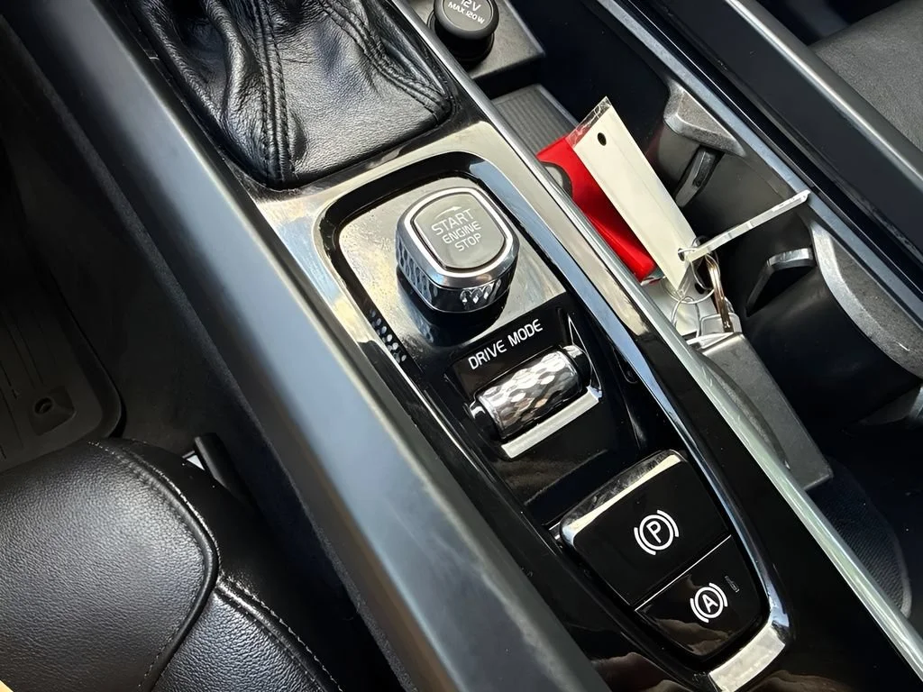 Used 2019  Volvo Momentum image 22