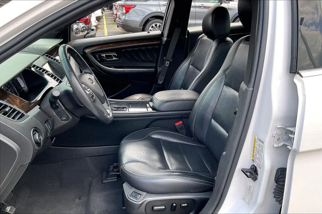 Used 2019 White Ford Limited image 24