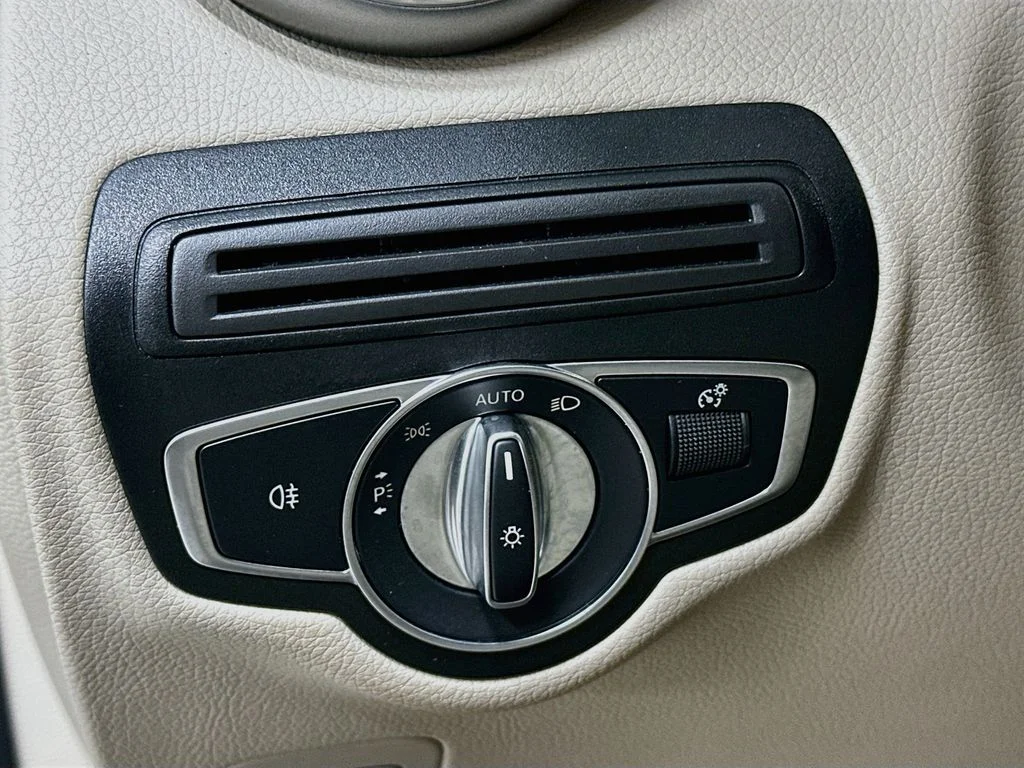 Certified Used 2022 Polar White Mercedes-Benz GLC 300 image 11